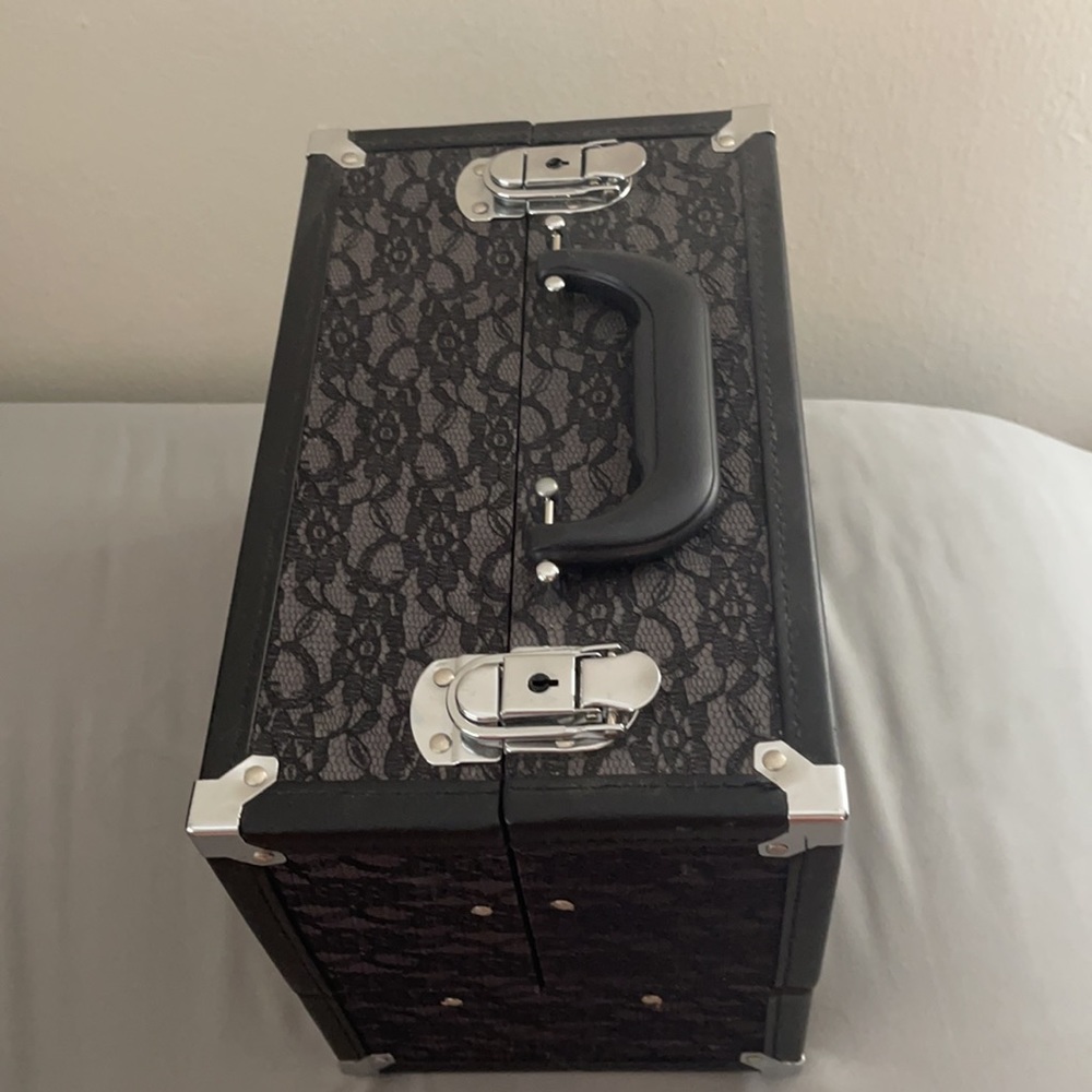 Makeup Box - image 1